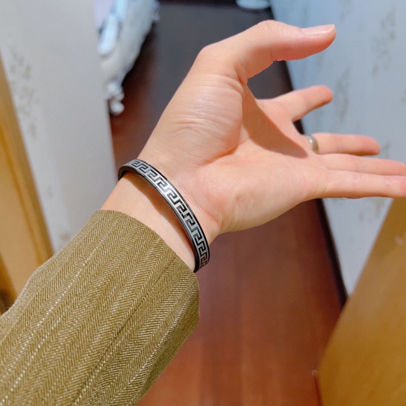 Gvc*1 bracelets